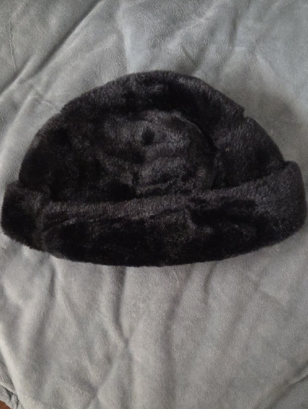 Women’s Black Faux Fur Beanie Hat